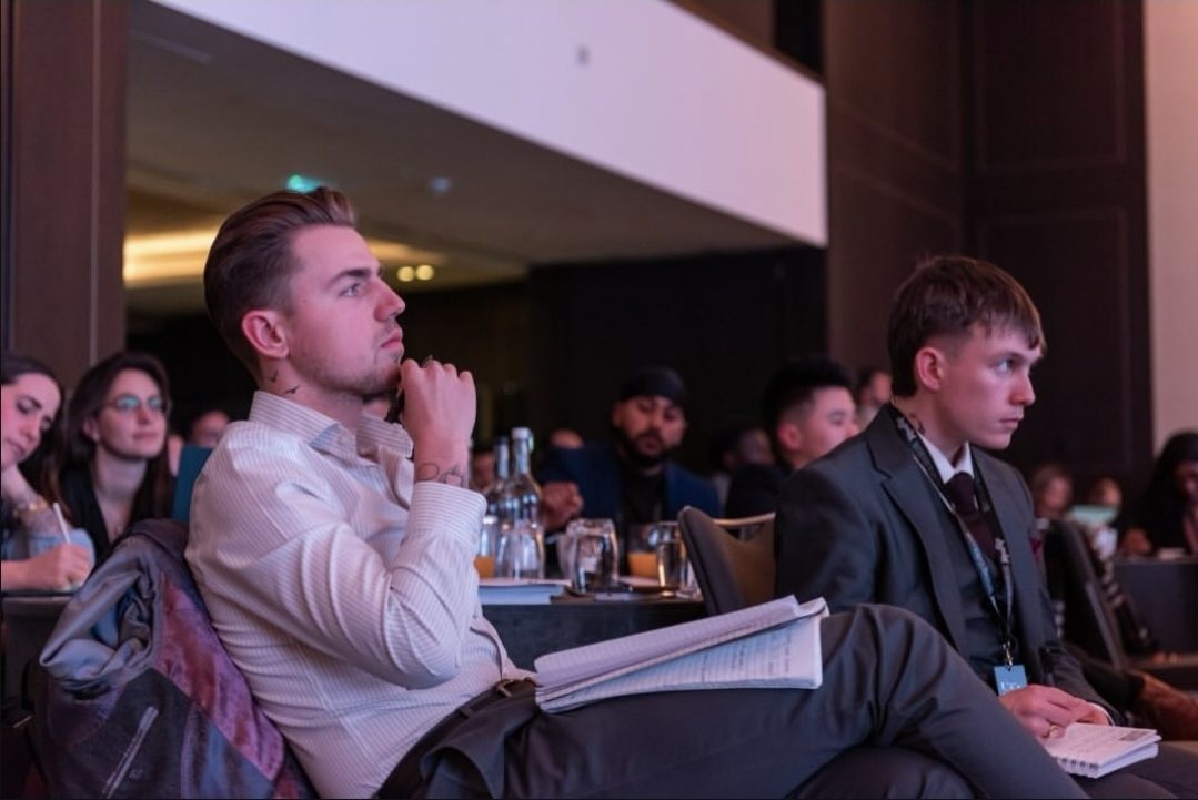 Euan and a team member taking notes at a sales leadership conference